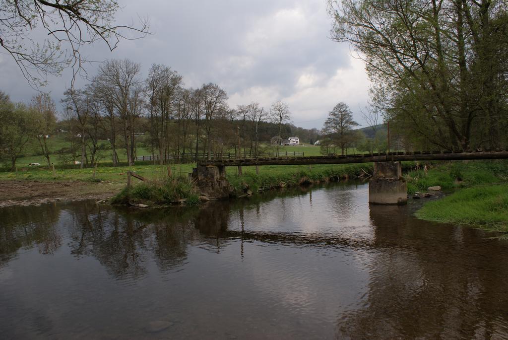 Le Gite De L Ourthe Ortheuville Habitación foto